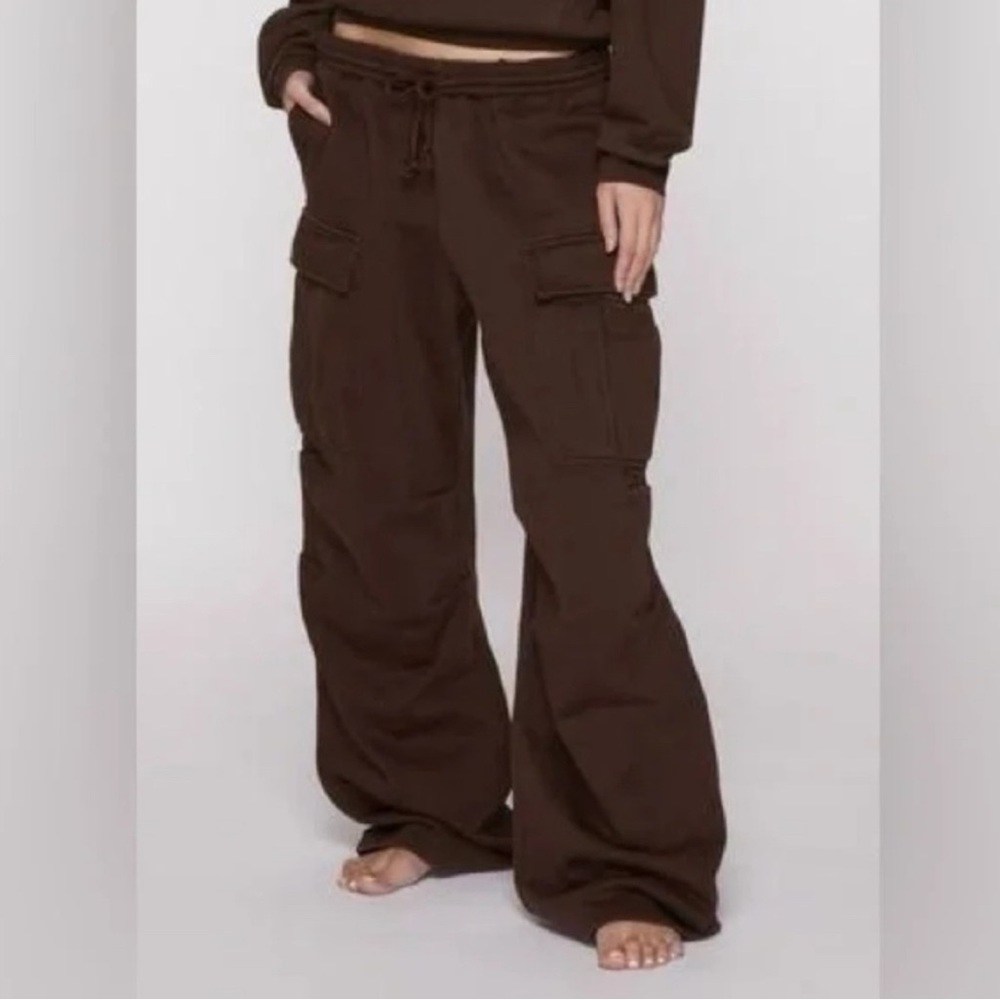 SKIMS espresso Flare Cargo Pants